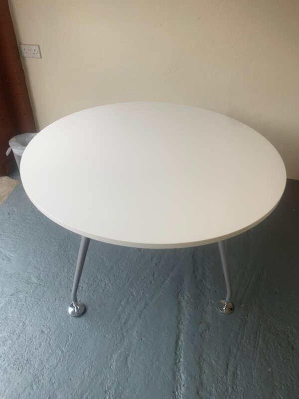 Round Meeting Table | Dining Table - Image 2