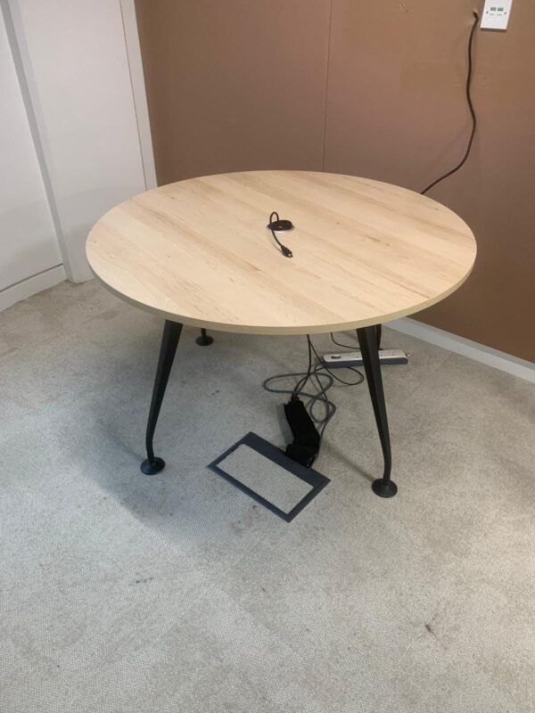 Round Meeting Table | Light Wood Top